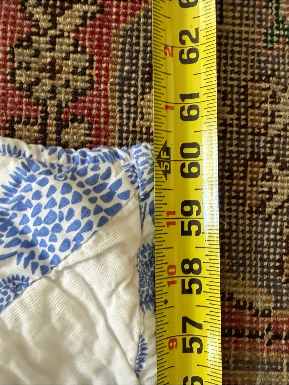 Lewis Home All Cotton Patchwork Quilt in Blowfish Pattern- Like New